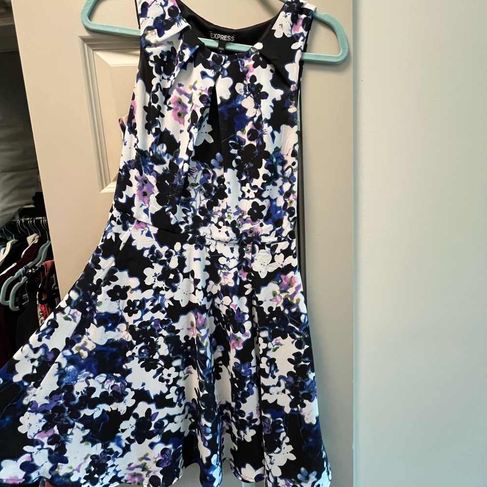 Express - Floral Sleeveless Dress - Picture 5 of 6